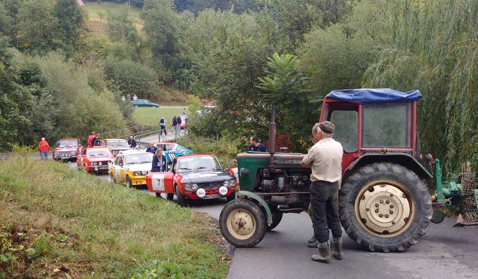 Sołtys zatrzymał rajd... ciągnikiem