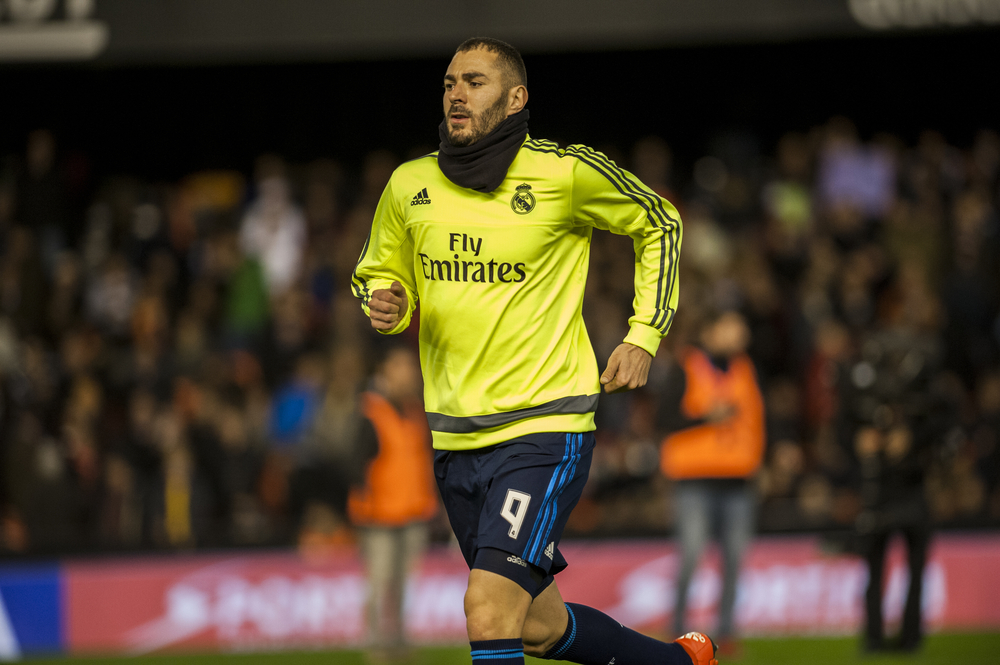 Benzema kontuzjowany. "Czuję się źle, boli mnie kolano"
