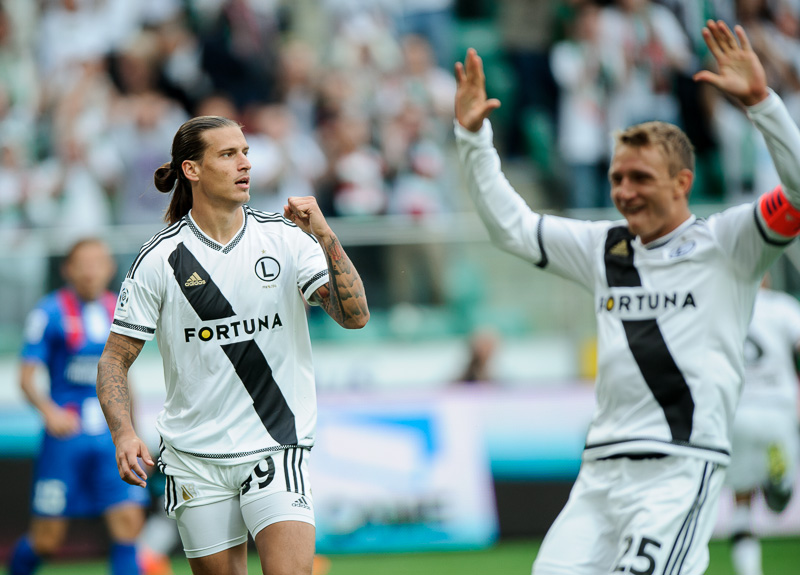 Legia wygrała z Lechem. Prijović pudłował, pudłował, ale w końcu trafił [VIDEO]