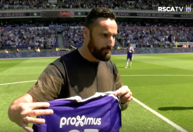 Wasilewski uhonorowany przez... Anderlecht [VIDEO]