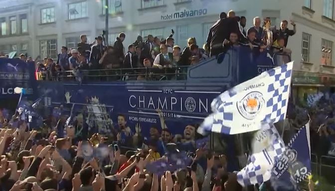 Wielka feta w Leicester. Tłumy dziękują mistrzom Anglii [VIDEO]