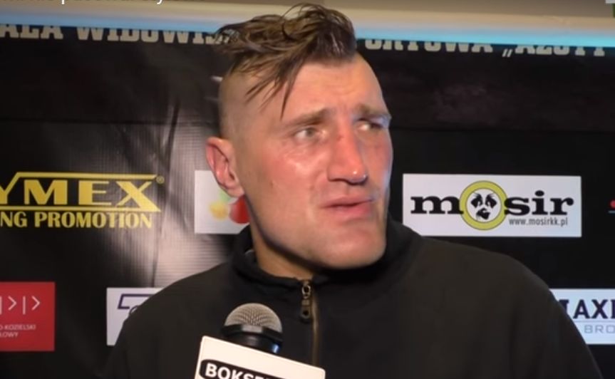 Mariusz Wach nie sprawił sensacji, ale przetrwał bombardowanie. Dobra postawa Polaka w walce z Whyte'em
