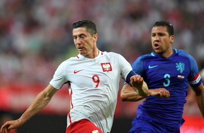 Żółta czy czerwona? Brutalny faul na Lewandowskim [VIDEO]