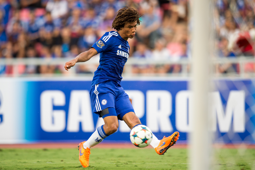Conte postanowił: Ake będzie defensywnym pomocnikiem