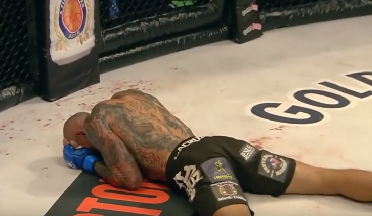 Masakryczny nokaut w MMA. Zawodnikowi pękła czaszka [VIDEO]