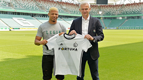 Legia pozbyła się niewypału transferowego. Piłkarz sprzedany do Portugalii
