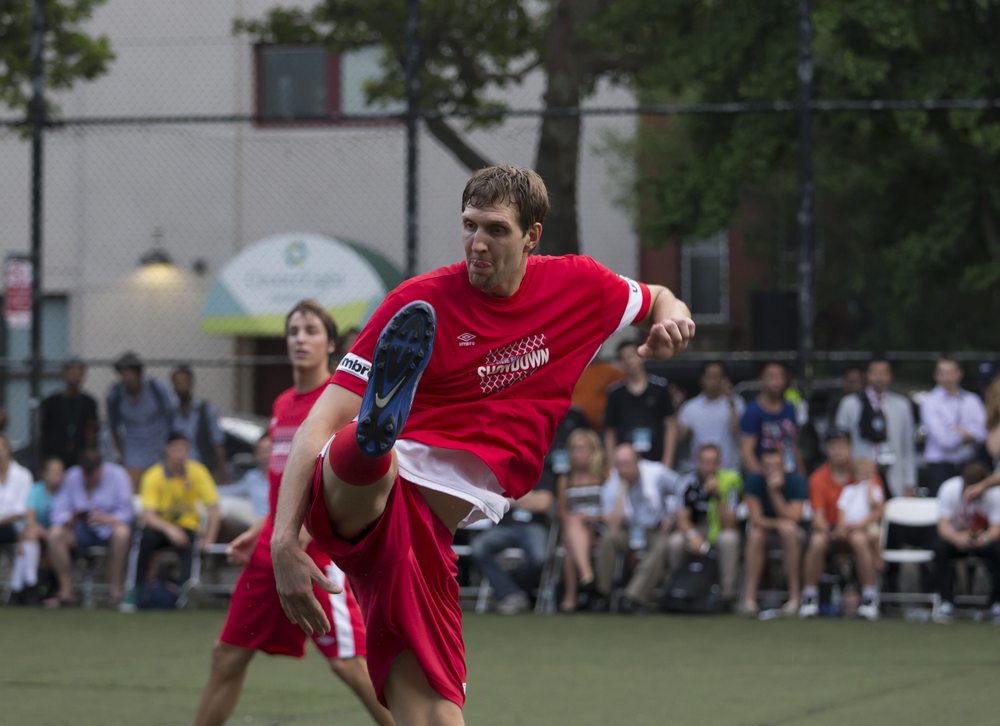 Słynny koszykarz sparodiował karnego Zazy [VIDEO]