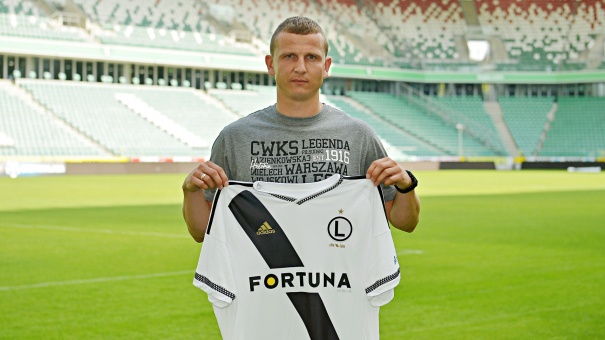 Dąbrowski uprawniony do gry w Legii