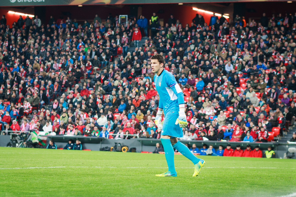 Bramkarz Sevilli nie zagra przez sześć tygodni