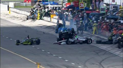 Okropny wypadek w IndyCar. Przejechał po głowie rywala [VIDEO]