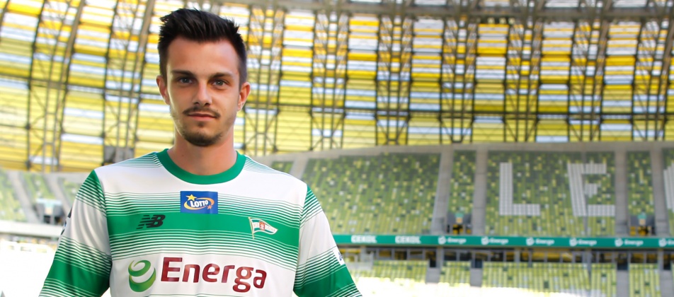 Słoweński obrońca podpisał kontrakt z Lechią. "To dynamiczny zawodnik z dobrze ułożoną lewą nogą"