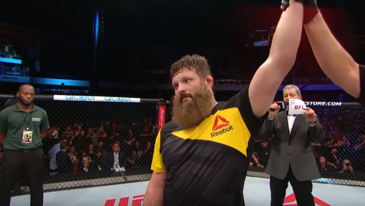 UFC: Znokautował rywala, a potem kopnął sędziego! [VIDEO]