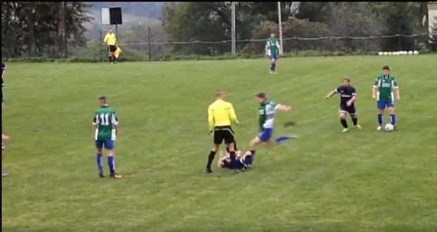 Skopał rywala w trakcie meczu, przez dwa lata nie wejdzie na boisko [VIDEO]