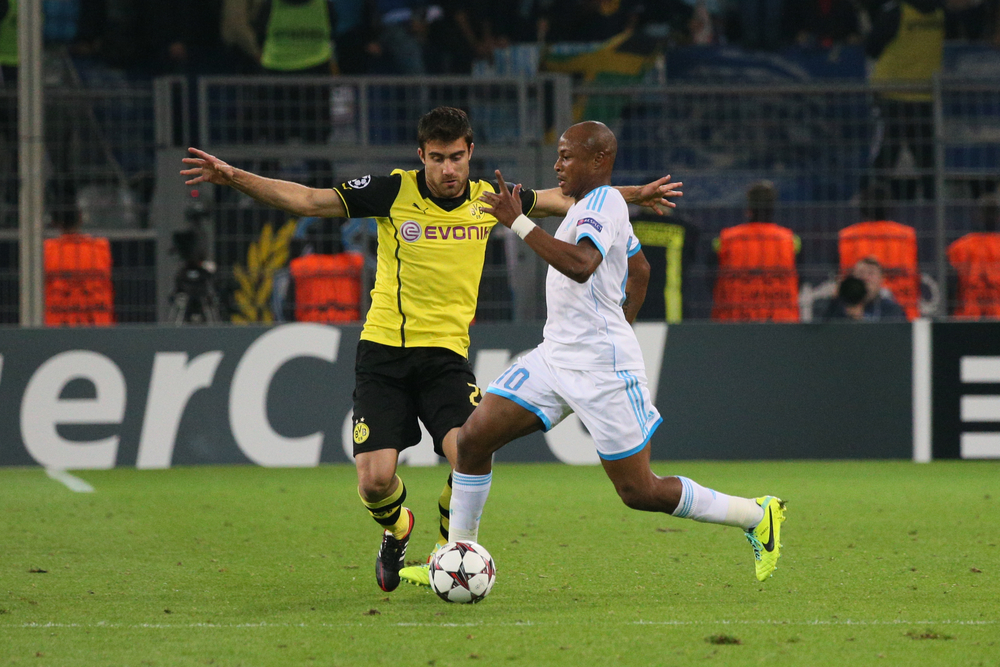 Stłuczone żebro Sokratisa, Grek bez przerwy w grze