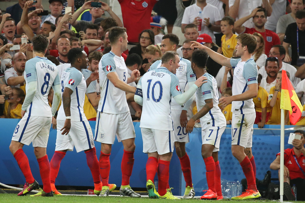 Sterling, Stones, Jagielka - nie tylko Rooney pił po meczu ze Szkocją?