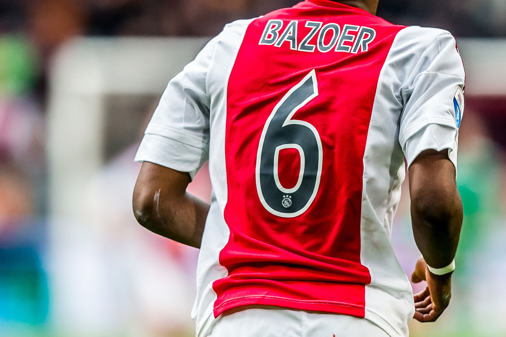 Riechedly Bazoer piłkarzem VfL Wolfsburg