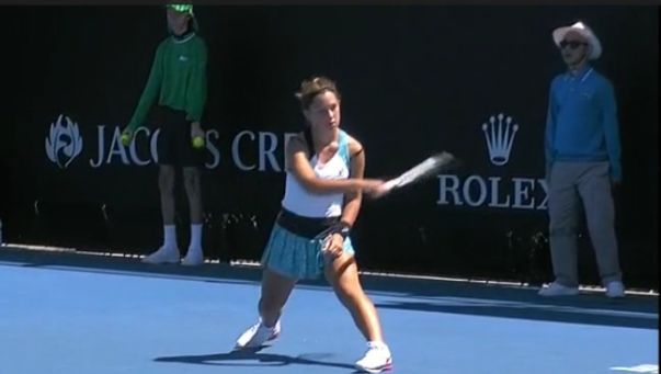 Idiotyzm na Australian Open. Juniorka wyrzucona za trafienie w chłopca od piłek [VIDEO]