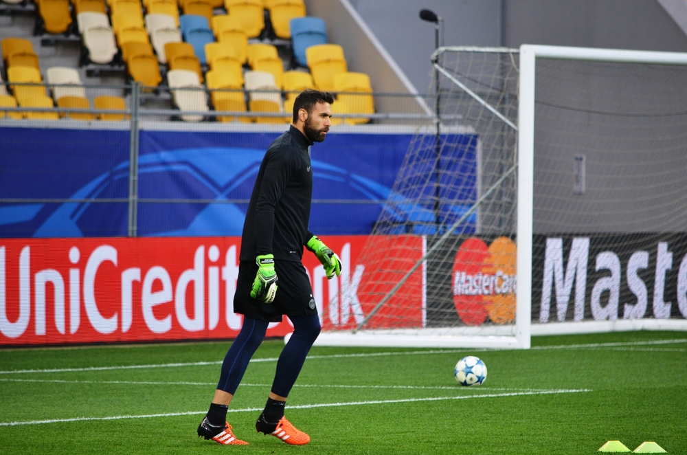Salvatore Sirigu na celowniku Chelsea FC