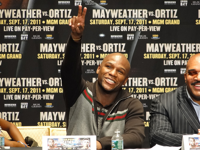 Mayweather wraca na ring. Chce walczyć z McGregorem