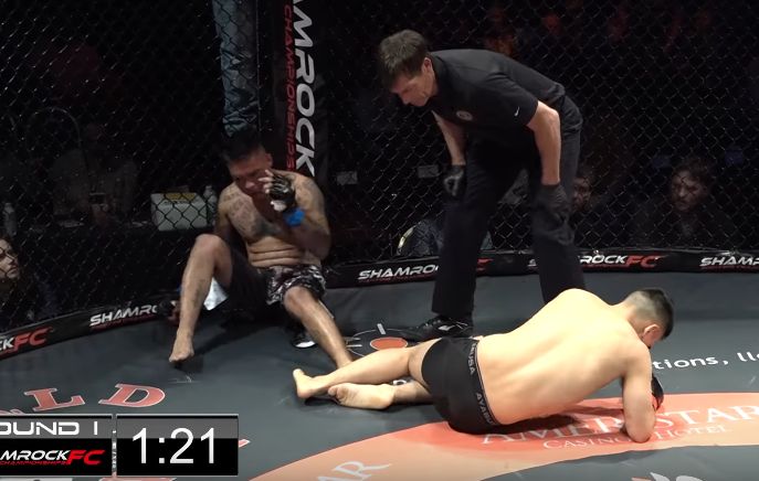 Ależ akcja! Zawodnicy MMA znokautowali się... jednocześnie [VIDEO]