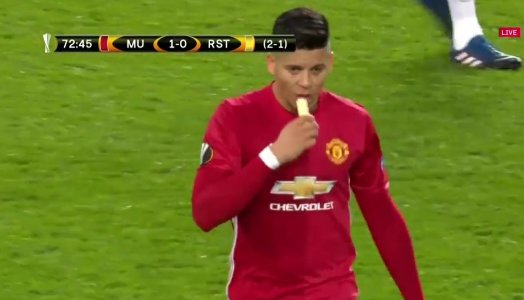 Nowa taktyka Mourinho: Dał piłkarzowi... banana! [VIDEO]