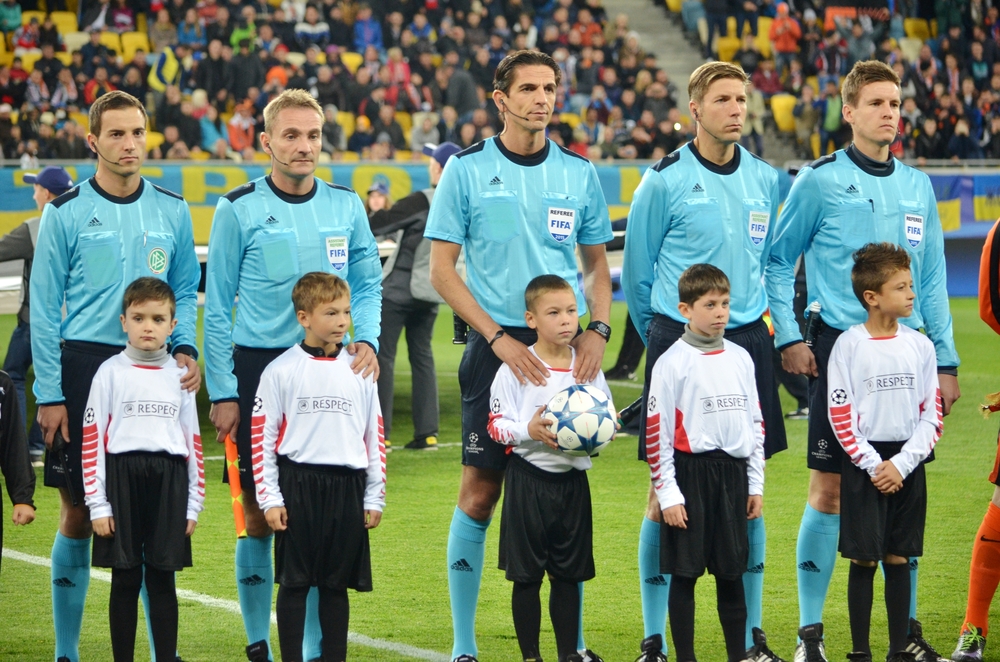 Sędzia meczu Barcelony z PSG nie zostanie zawieszony. Prezydent UEFA: To tak jakby zawiesić piłkarza za niestrzelenie karnego