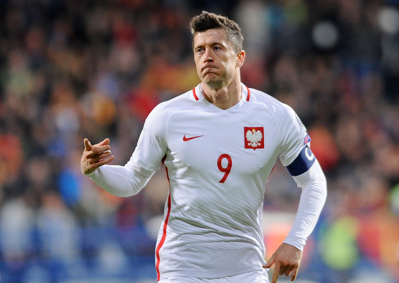 Rywale nie mają litości: Lewandowski najczęściej faulowanym piłkarzem eliminacji MŚ