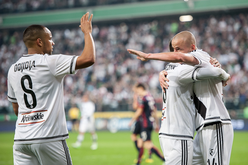 Legia pokonała Pogoń Szczecin i wskoczyła na fotel lidera