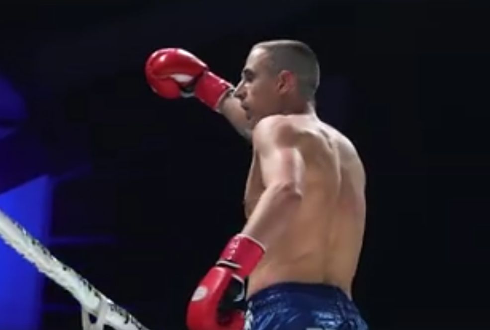 Nokaut roku? Rywal Polaka padł nieprzytomny, długo dochodził do siebie [VIDEO]