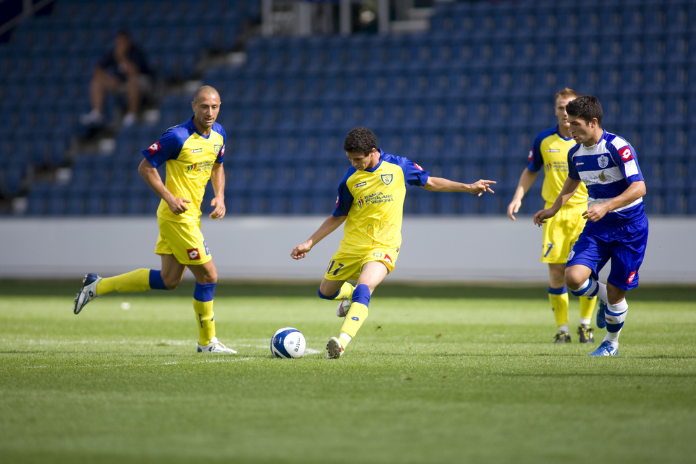 Napastnik Cagliari trafi do AC Milanu?
