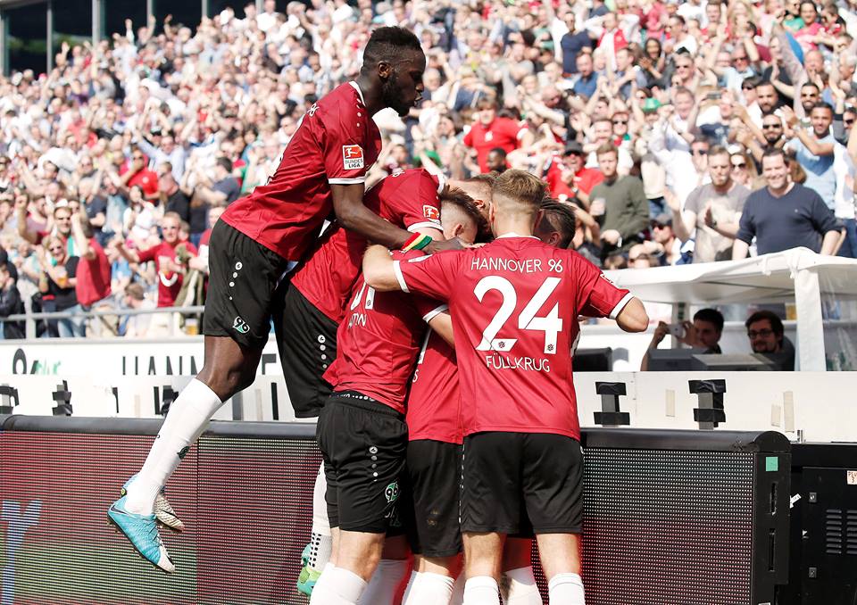 Stuttgart i Hannover wracają do Bundesligi, grali Polacy