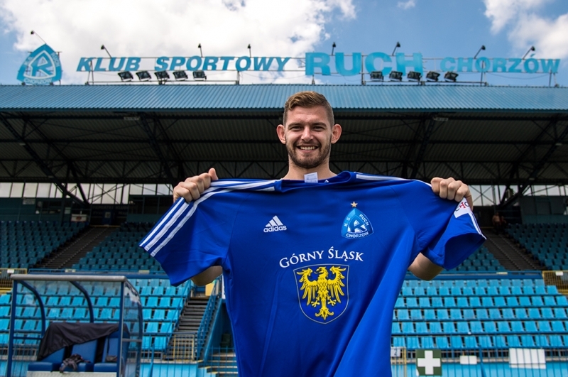 Kolejny transfer Ruchu. Bankow nowym bramkarzem "Niebieskich"