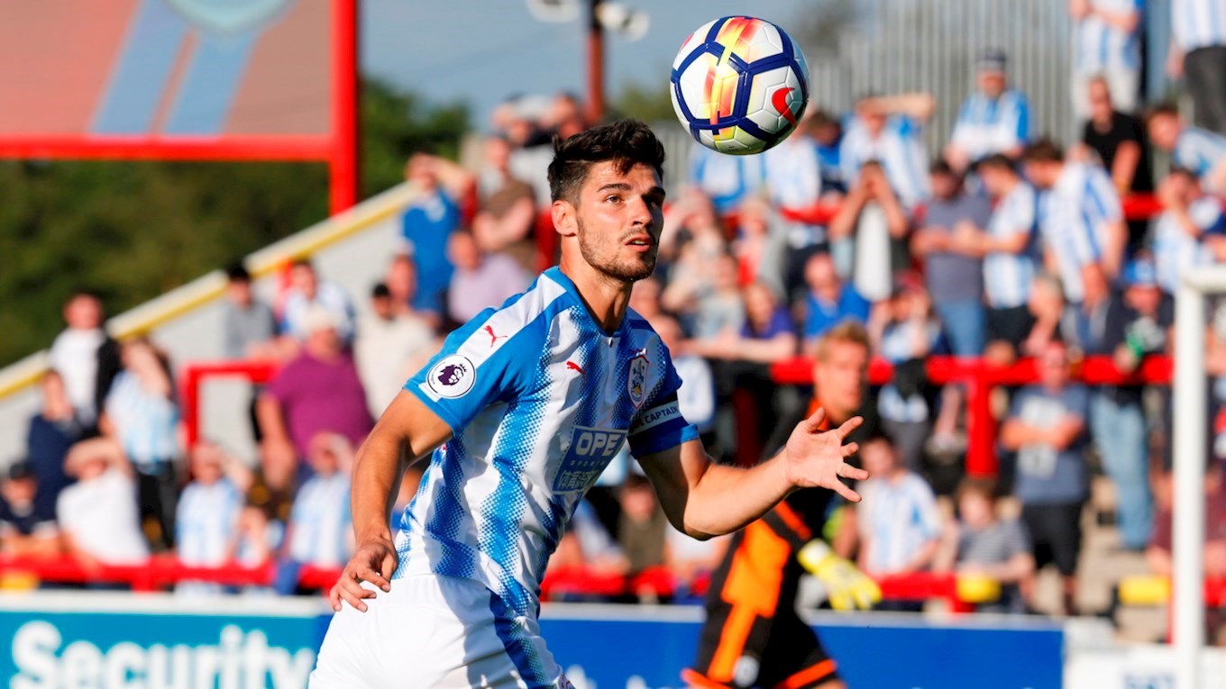 Schindler trzy lata dłużej z Huddersfield Town