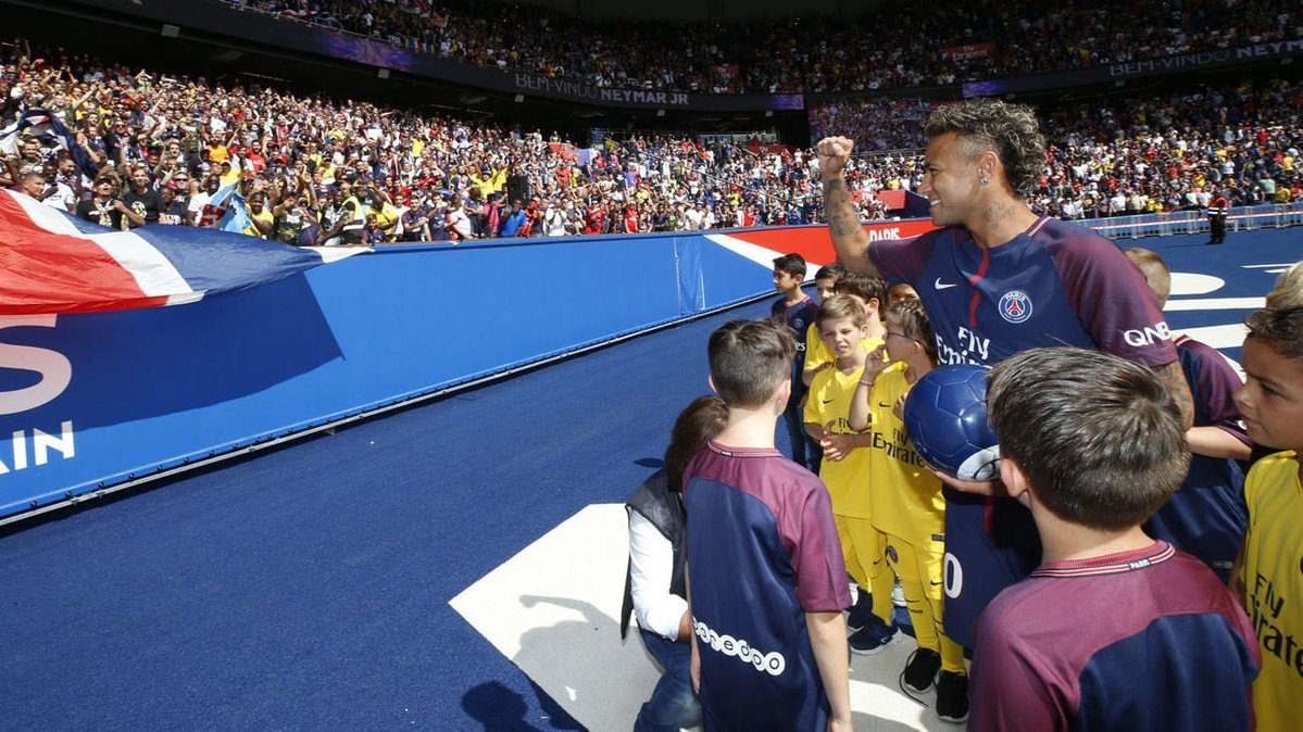 Dyrektor rywala PSG ostrzega. "Transfer Neymara? Mają teraz budżet na 700 milionów euro. Ta bańka pęknie"