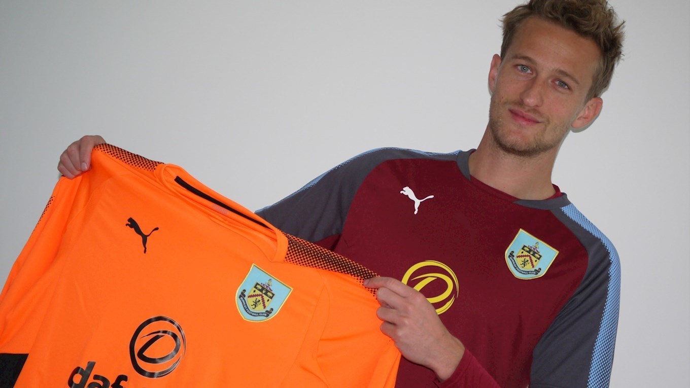Lindegaard na dłużej w Burnley. Bramkarz podpisał kontrakt do końca czerwca 2019 roku