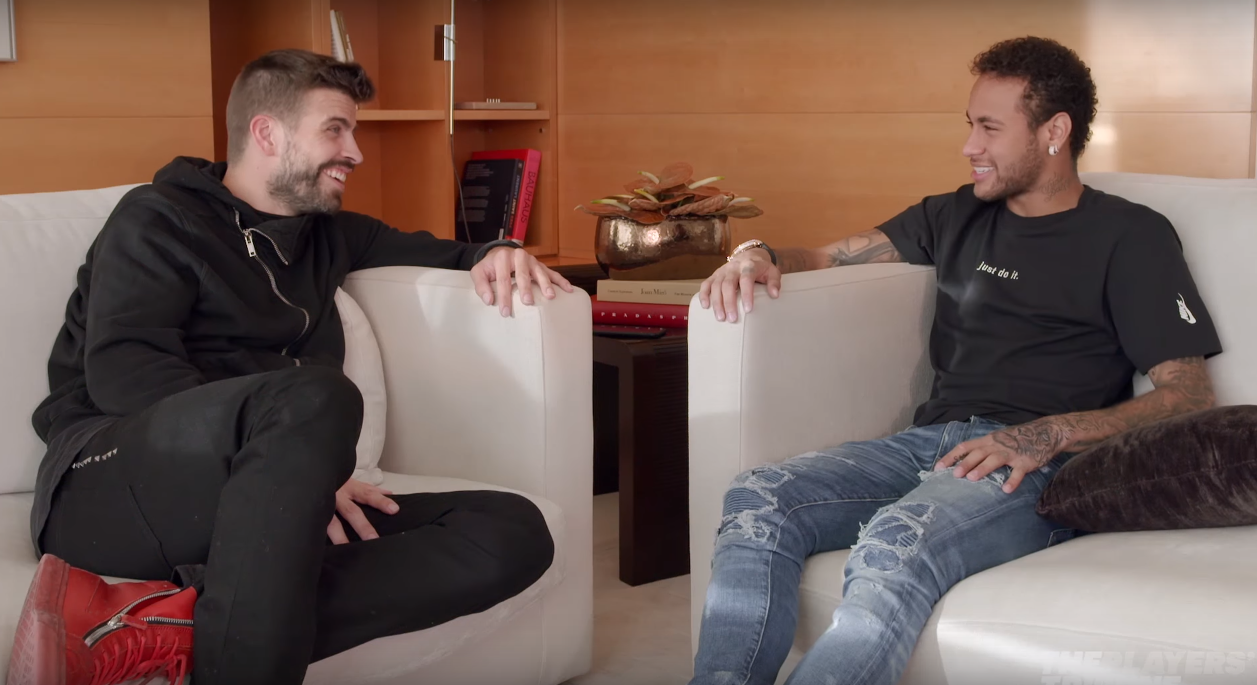 Pique zrobił wywiad z Neymarem. Brazylijczyk wyznał, że dwa centymetry dzieliły go od zakończenia kariery [VIDEO]