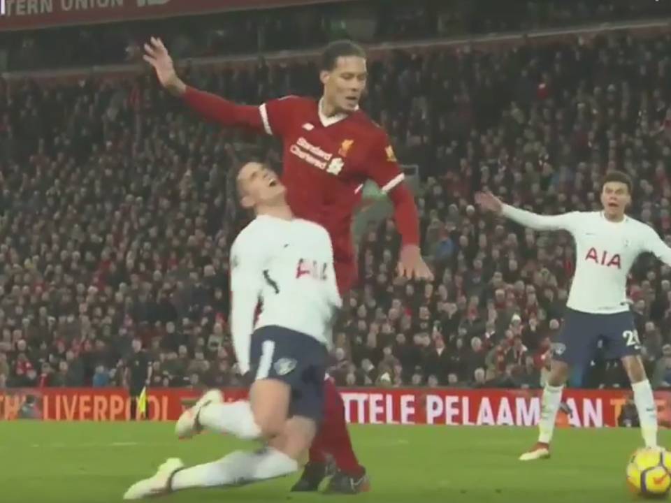 Kontrowersje po hicie Premier League. Czy karne zostały podyktowane prawidłowo? [VIDEO]