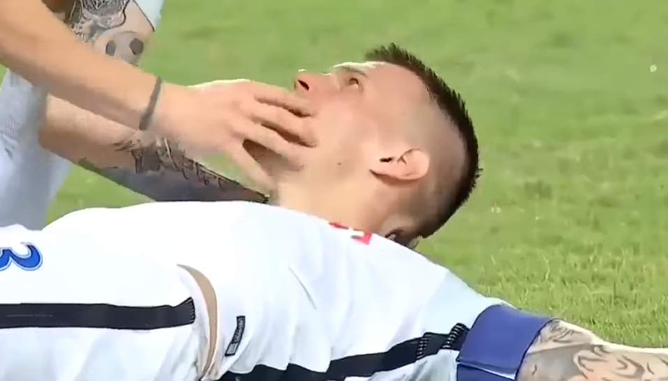 Dramatyczne chwile na boisku. Ondrej Duda uratował życie nieprzytomnemu Skrtelowi [VIDEO]