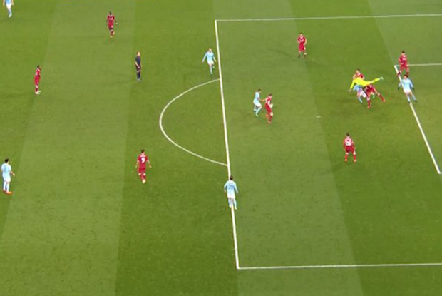 Manchester City odpadł przez sędziego? Fatalny błąd Lahoza! "City w kolejnym meczu jest ofiarą decyzji sędziów" [VIDEO]