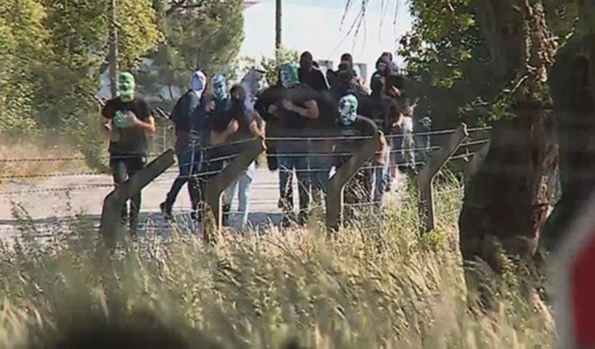 Skandal w Portugalii! Chuligani wtargnęli do ośrodka treningowego i zaatakowali piłkarzy Sportingu [VIDEO]