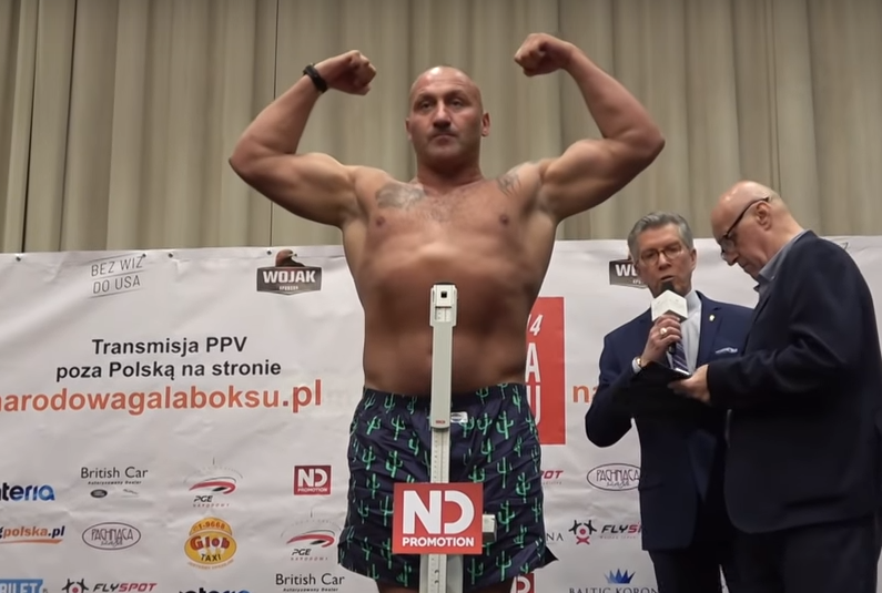 Narodowa Gala Boksu w Warszawie. Najman poddał walkę i został wygwizdany [VIDEO]