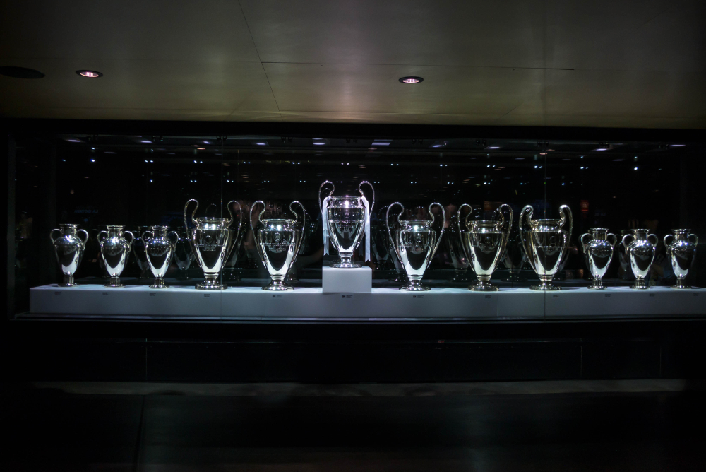 Nietypowy problem "Królewskich". W klubowej gablocie brakuje już miejsca na Puchary Europy