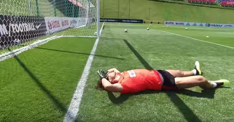 Popisy Krychowiaka w bramce, a potem chwila relaksu kadrowiczów przy golfie [VIDEO]