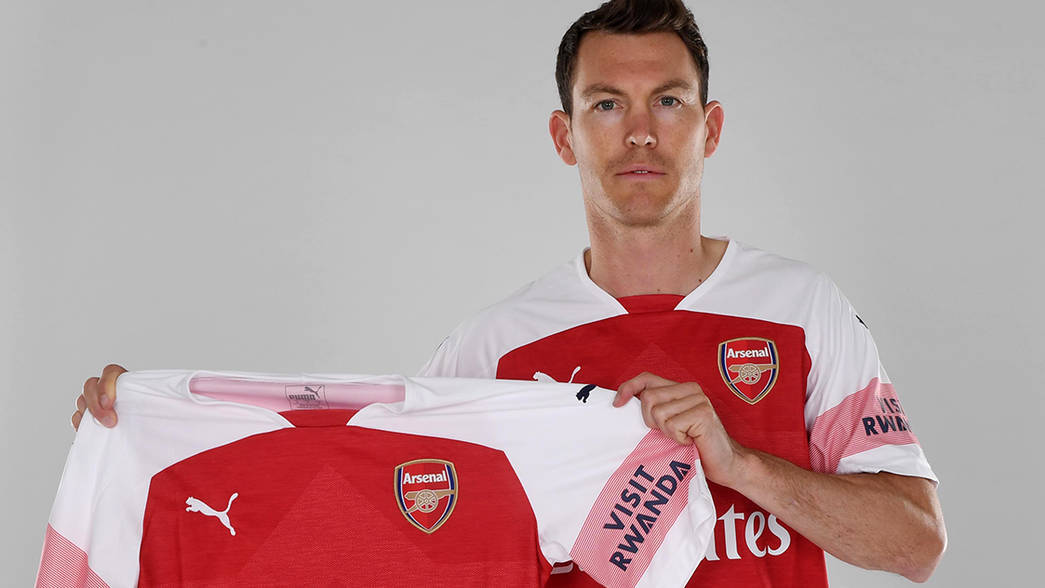Pierwszy letni transfer Arsenalu! Lichtsteiner podpisał kontrakt
