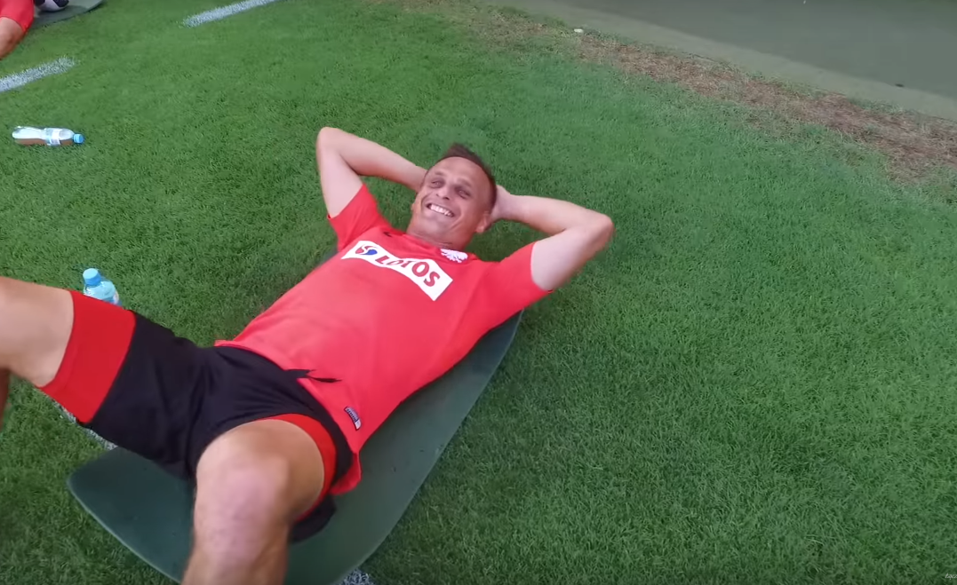Peszko żartuje w swoim stylu przed meczem z Chile. "Miałbym dla prezesa challenge. Pięćdziesiątka!" [VIDEO]