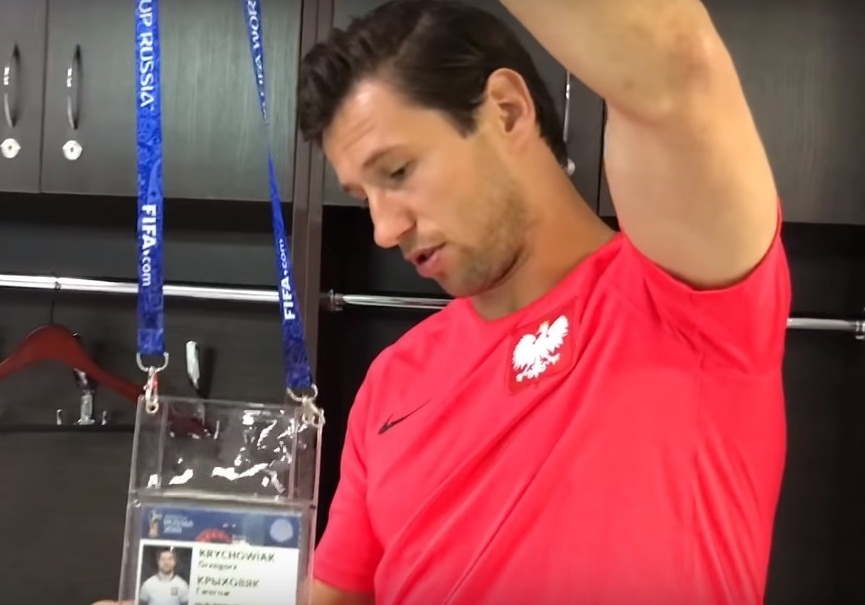 Podróż do Moskwy i buty Pazdana. "Nie zagrasz bez akredytacji w spodenkach" [VIDEO]