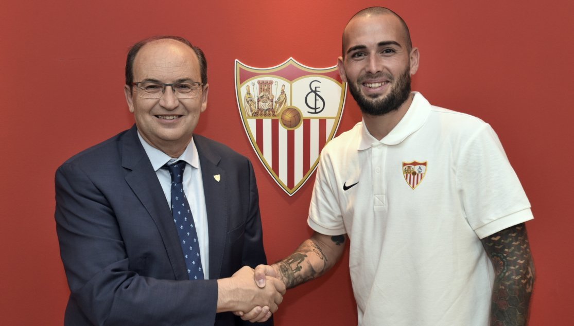 Aleix Vidal podpisał kontrakt z Sevillą