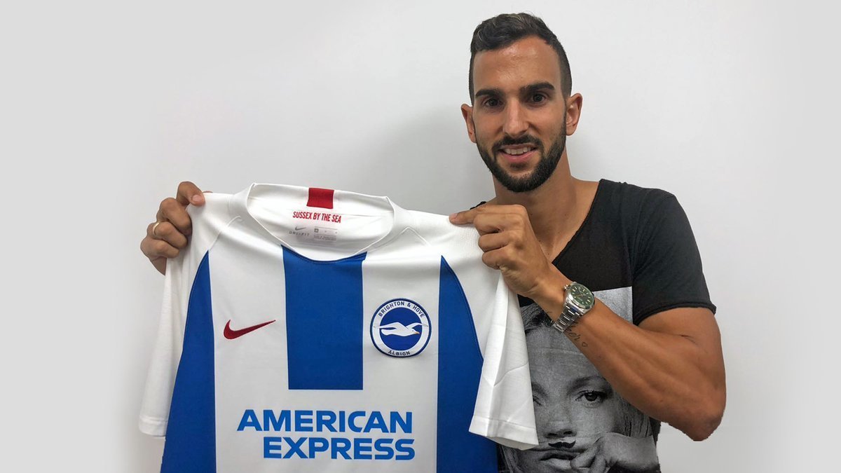 Martin Montoya podpisał kontrakt z Brighton