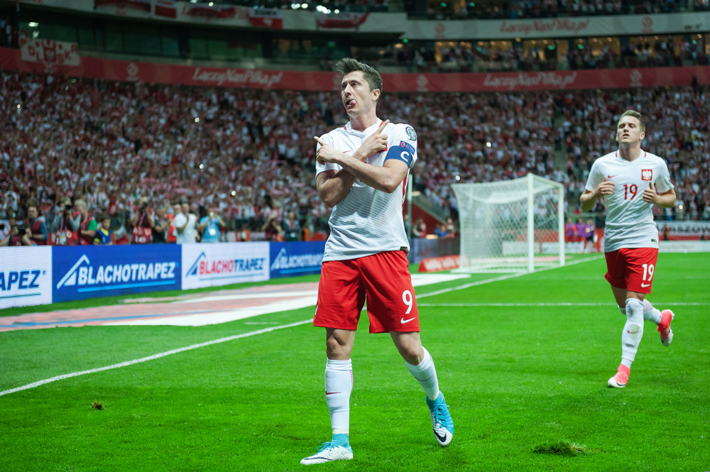 Najpierw kapitalna akcja Lewandowskiego i Zielińskiego, a potem gol po faulu Błaszczykowskiego - remis z Włochami w debiucie Brzęczka! [VIDEO]
