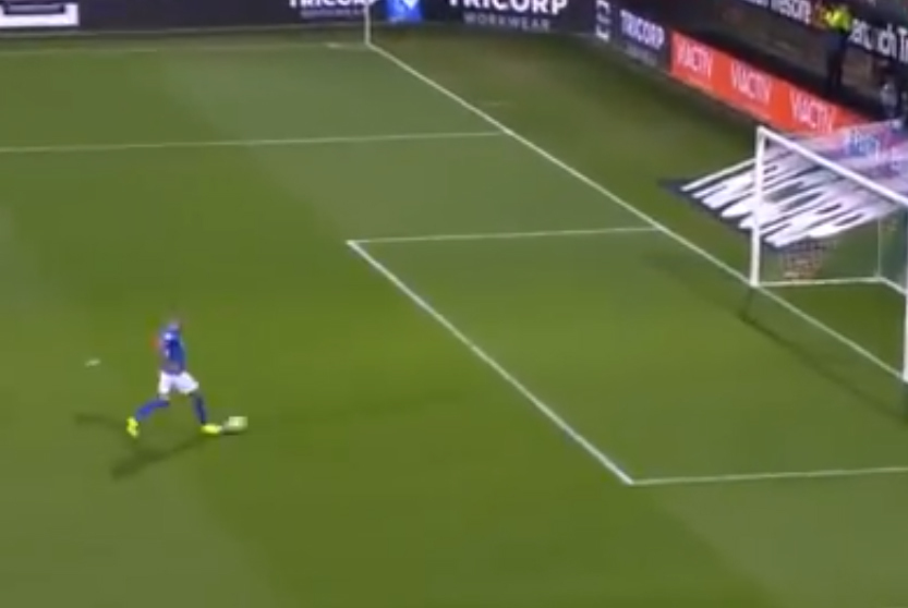 Kuriozalny gol w 2. Bundeslidze. Bramkarz Regensburga pomógł Bochum [WIDEO]